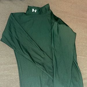 Mens Under Armor Cold Gear long sleeve in forest green. Size medium